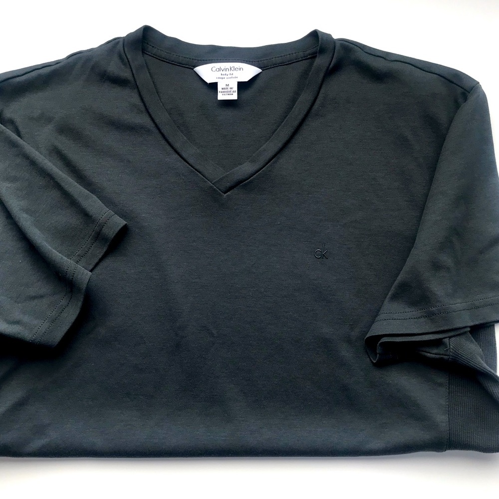 V-Neck Calvin Klein T-Shirt - Picture 1 of 8